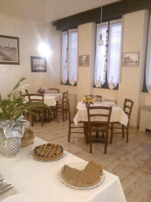 Locanda San Fiorenzo Fiorenzuola d'Arda Luaran gambar