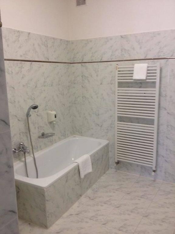 Locanda San Fiorenzo Fiorenzuola d'Arda Luaran gambar