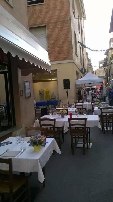 Locanda San Fiorenzo Fiorenzuola d'Arda Luaran gambar