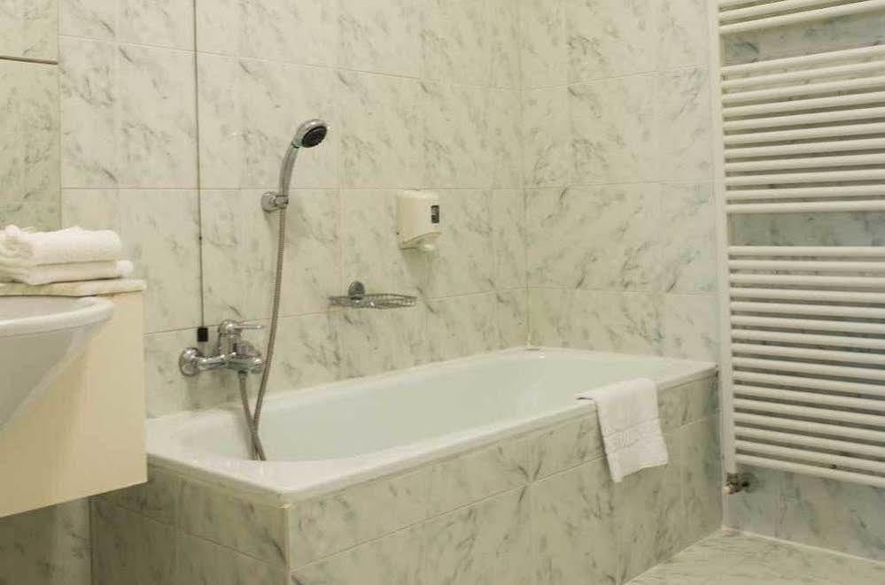 Locanda San Fiorenzo Fiorenzuola d'Arda Luaran gambar